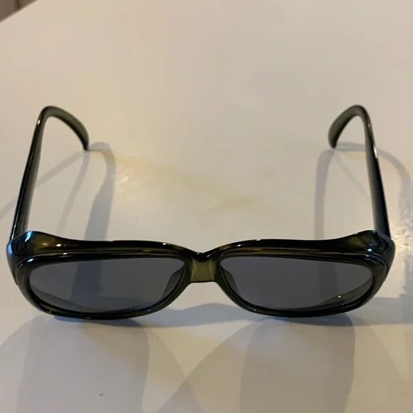 Vintage CHRISTIAN DIOR !! Bought these supporting A posh host